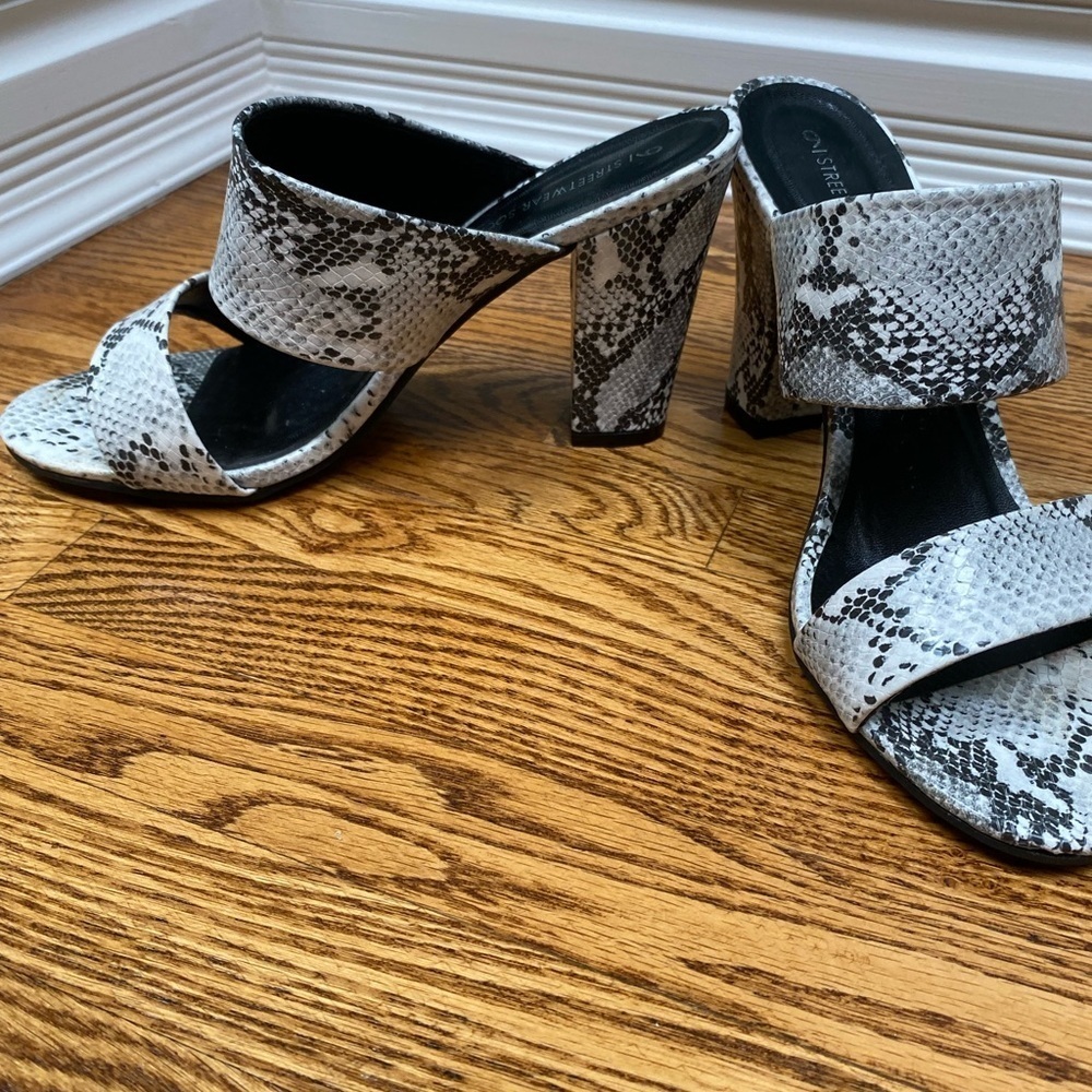 Snake print open toe heels - Picture 3 of 3